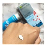 Garnier SkinActive Moisture Bomb Hydrating Antioxidant Moisturiser SPF10 - image 2