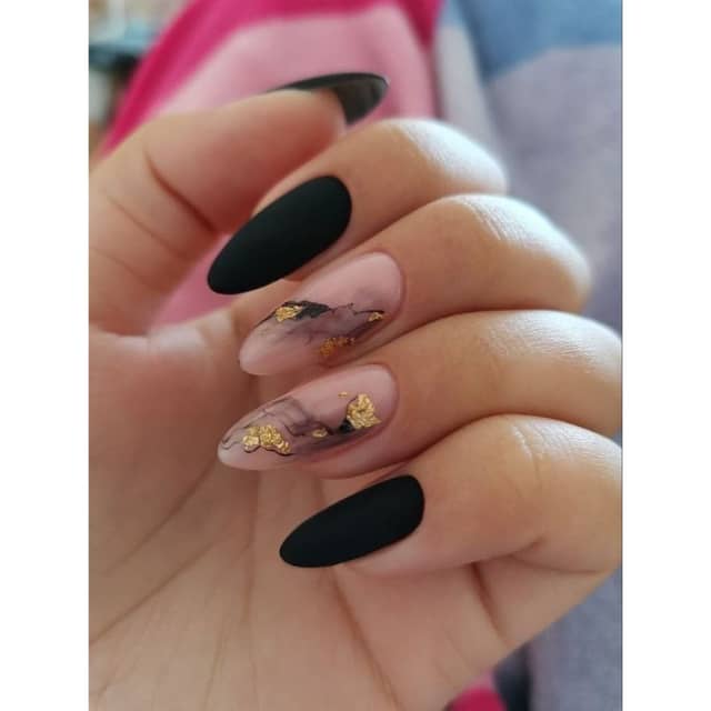 Nail Bear Black Matte x Marble Foil Nails