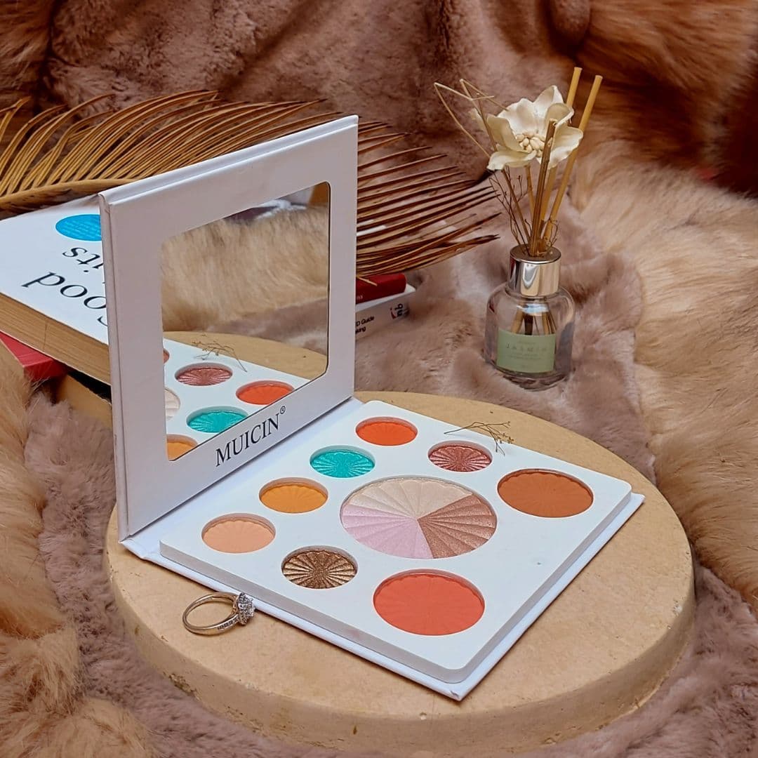 MUICIN White Blusher & Eyeshadow Palette